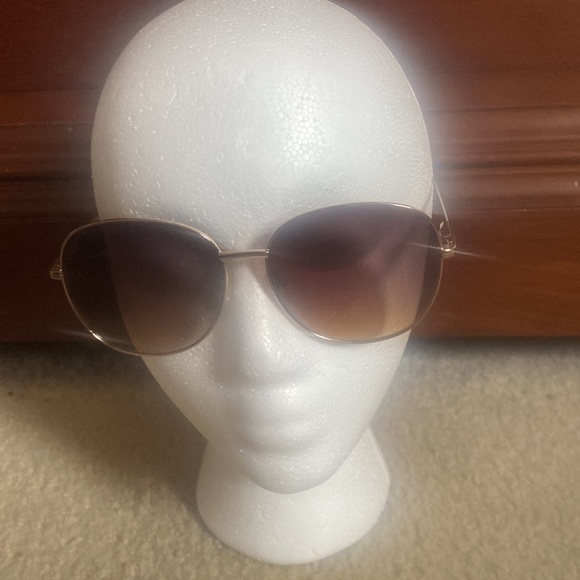 ADRIENNE VITTADINI Gold Tone Brown Ombre Gradient Sunglasses AV3005 770 EUC - Picture 3 of 9